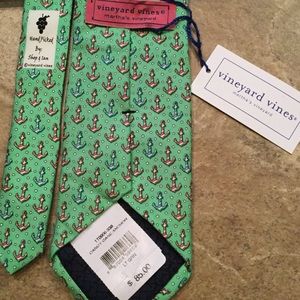 NWT Vineyard Vines Candy Cane Anchor Holiday Tie